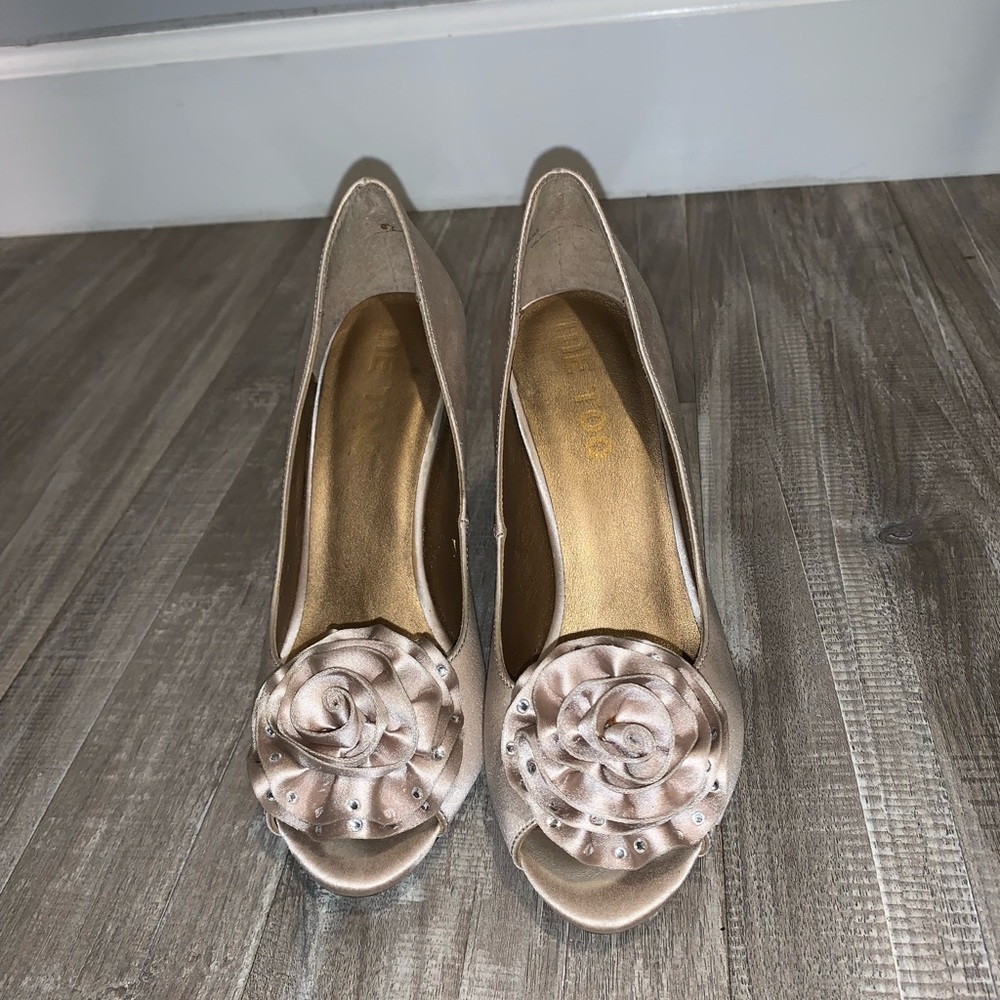 Heels - Picture 3 of 3